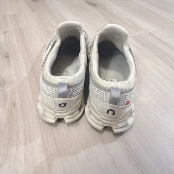 On Running Cloud X Z5 Sneakers ice/Cream Colorway Size: 11